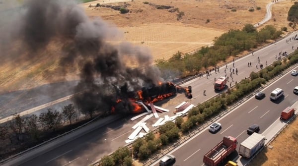 İzmir'de korku dolu anlar! Alev alev yandı