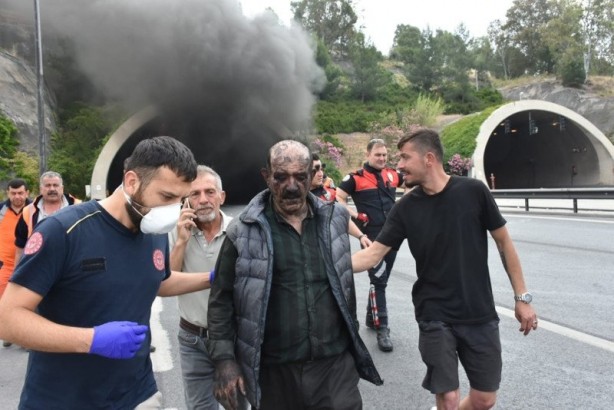 Foto - İzmir’de korku dolu anlar! Bir anda dumanların arasından belirdi!