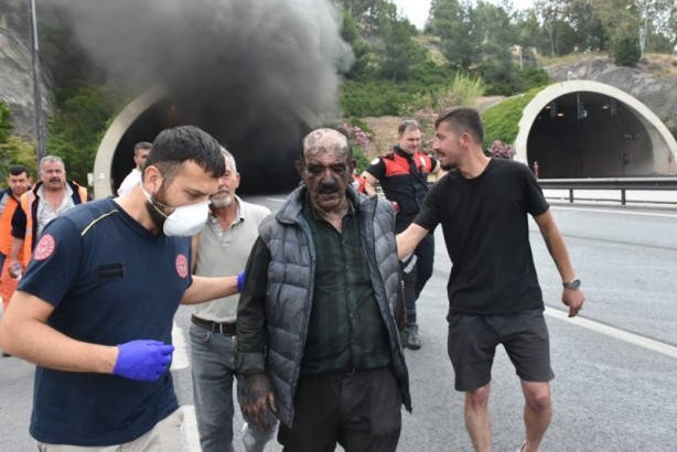 Foto - İzmir’de korku dolu anlar! Bir anda dumanların arasından belirdi!