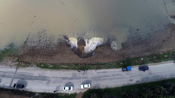 Foto - İzmir'de korkutan görüntü! Yağmur sonrası oluştu