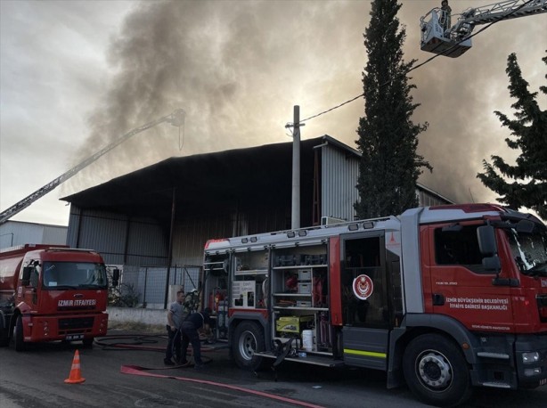 Foto - İzmir'de korkutan yangın