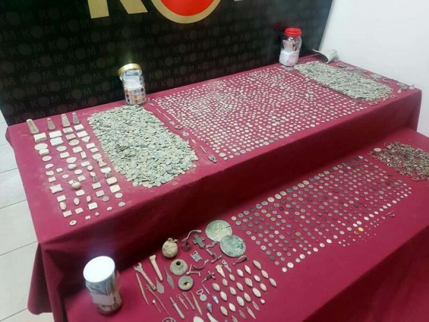Foto - İzmir'de operasyon! 'Hazine' bakın nereden çıktı