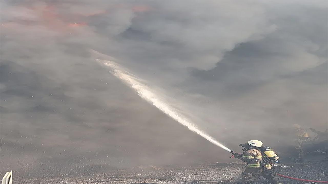 İzmir’de orman yangını paniği! Alevler evlere dayandı, müdahale sürüyor