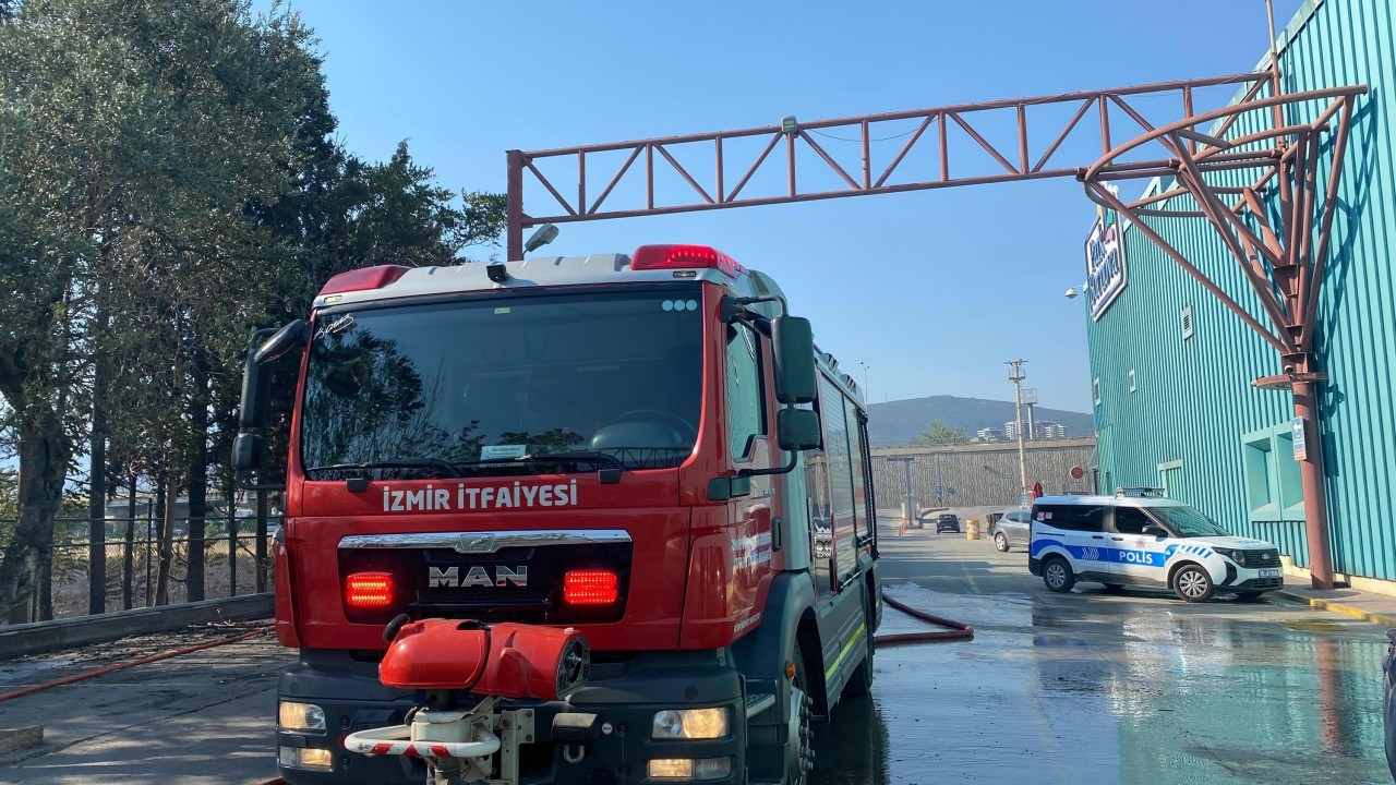 Foto - İzmir’de otluk yangını AVM’ye sıçradı: Araçlar alevler arasında kaldı! 