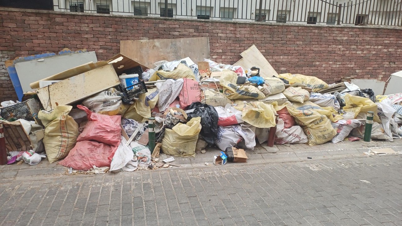 Foto - İzmir’de sinekler bayram ediyor! Cumhuriyet ‘Çöp’ Partisi