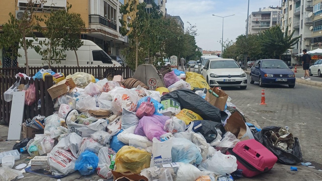 Foto - İzmir’de sinekler bayram ediyor! Cumhuriyet ‘Çöp’ Partisi