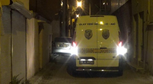 İzmir'de sır cinayet: Bıçaklanmış halde ölü bulundu