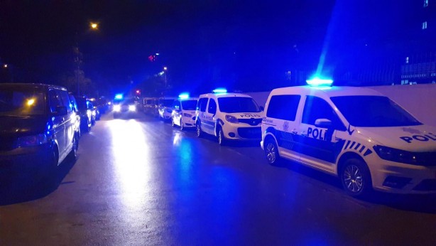 Foto - İzmir'de sokak ortasında silahlı çatışma! Ölü ve yaralılar var