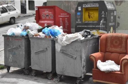 Foto - İzmir’de tiksindiren görüntüler! Vatandaş belediyeye isyan etti