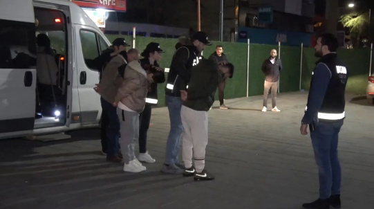 Foto - İzmir'de 'yüksek kar' vaadiyle milyonluk vurgun yapan 'Ocakçı'lar tutuklandı