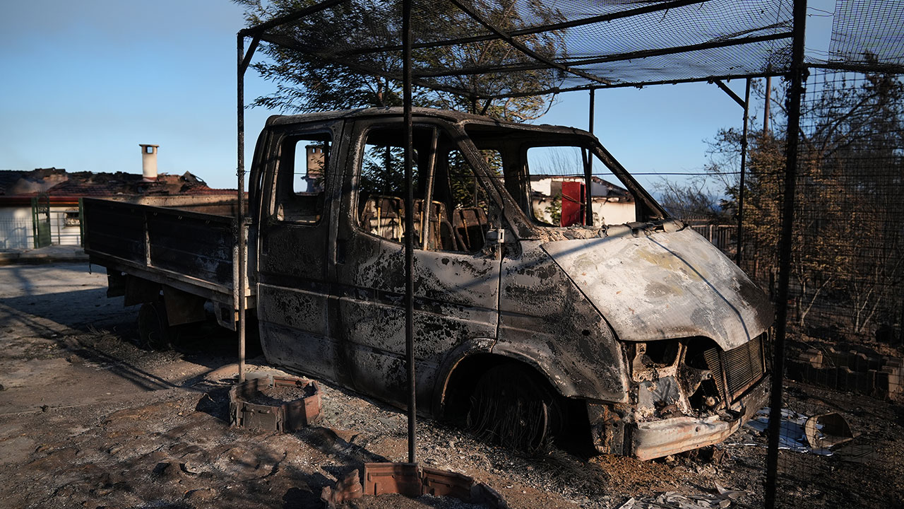 Foto - İzmir'deki orman yangını evlere sıçradı! Bölge tahliye ediliyor... Feci görüntüler gün ağarınca ortaya çıktı