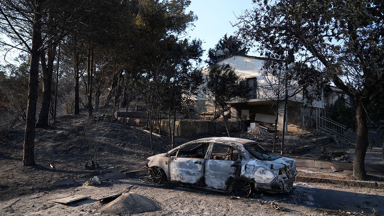 Foto - İzmir'deki orman yangını evlere sıçradı! Bölge tahliye ediliyor... Feci görüntüler gün ağarınca ortaya çıktı