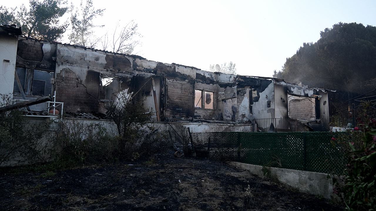 Foto - İzmir'deki orman yangını evlere sıçradı! Bölge tahliye ediliyor... Feci görüntüler gün ağarınca ortaya çıktı