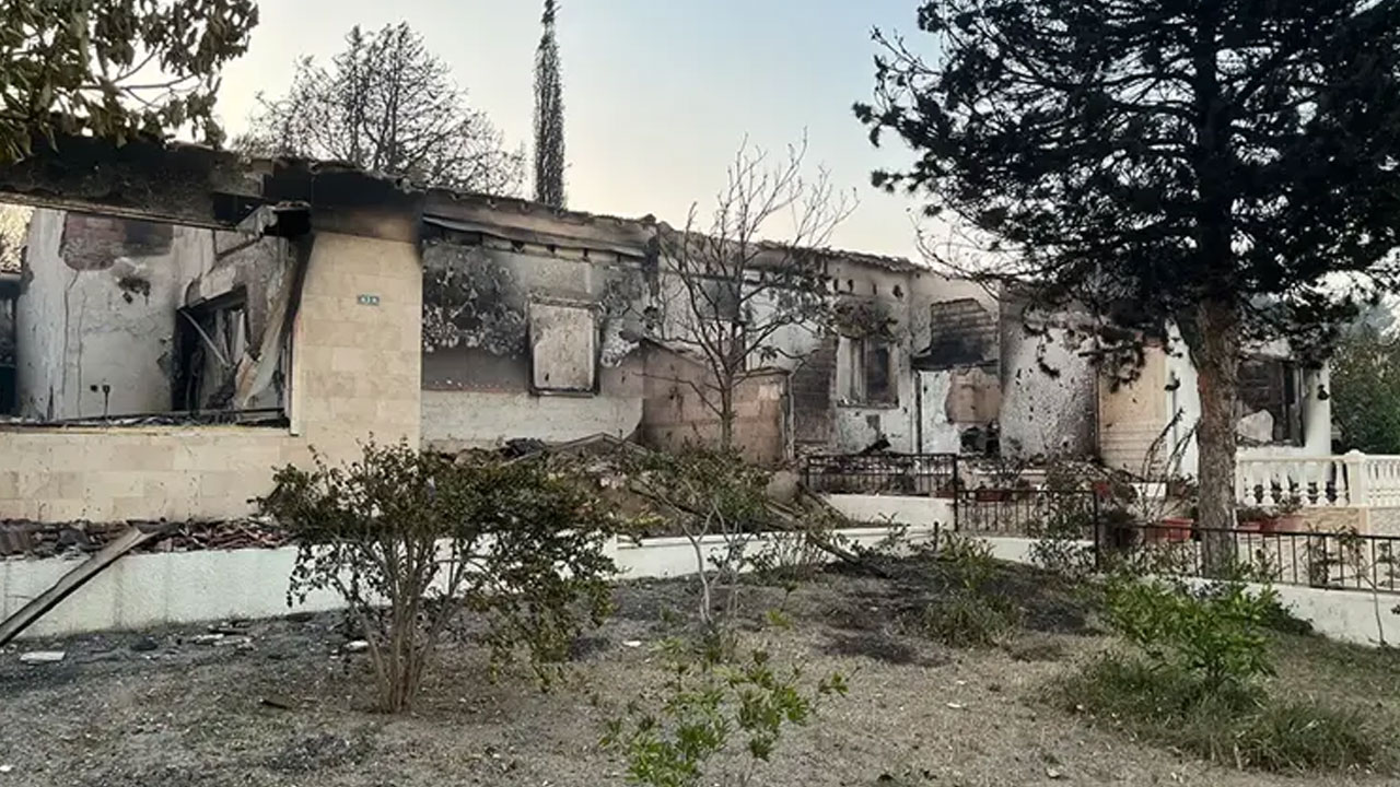 Foto - İzmir'deki orman yangını evlere sıçradı! Bölge tahliye ediliyor... Feci görüntüler gün ağarınca ortaya çıktı