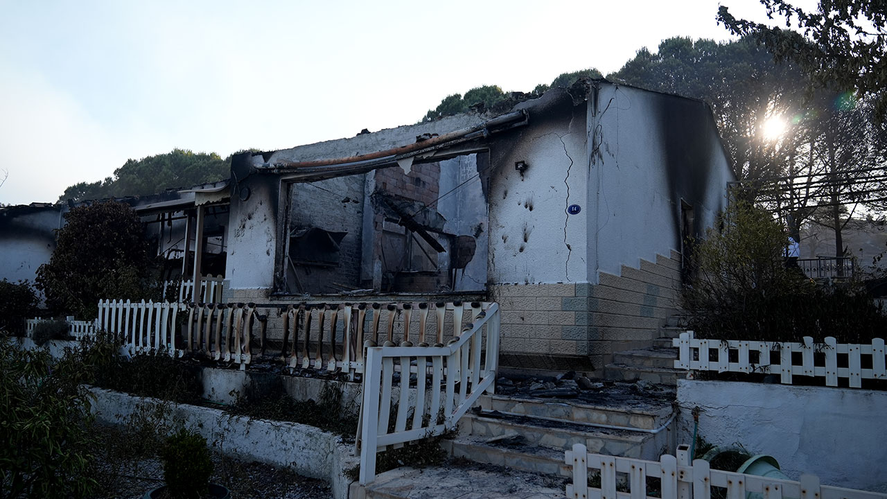 Foto - İzmir'deki orman yangını evlere sıçradı! Bölge tahliye ediliyor... Feci görüntüler gün ağarınca ortaya çıktı