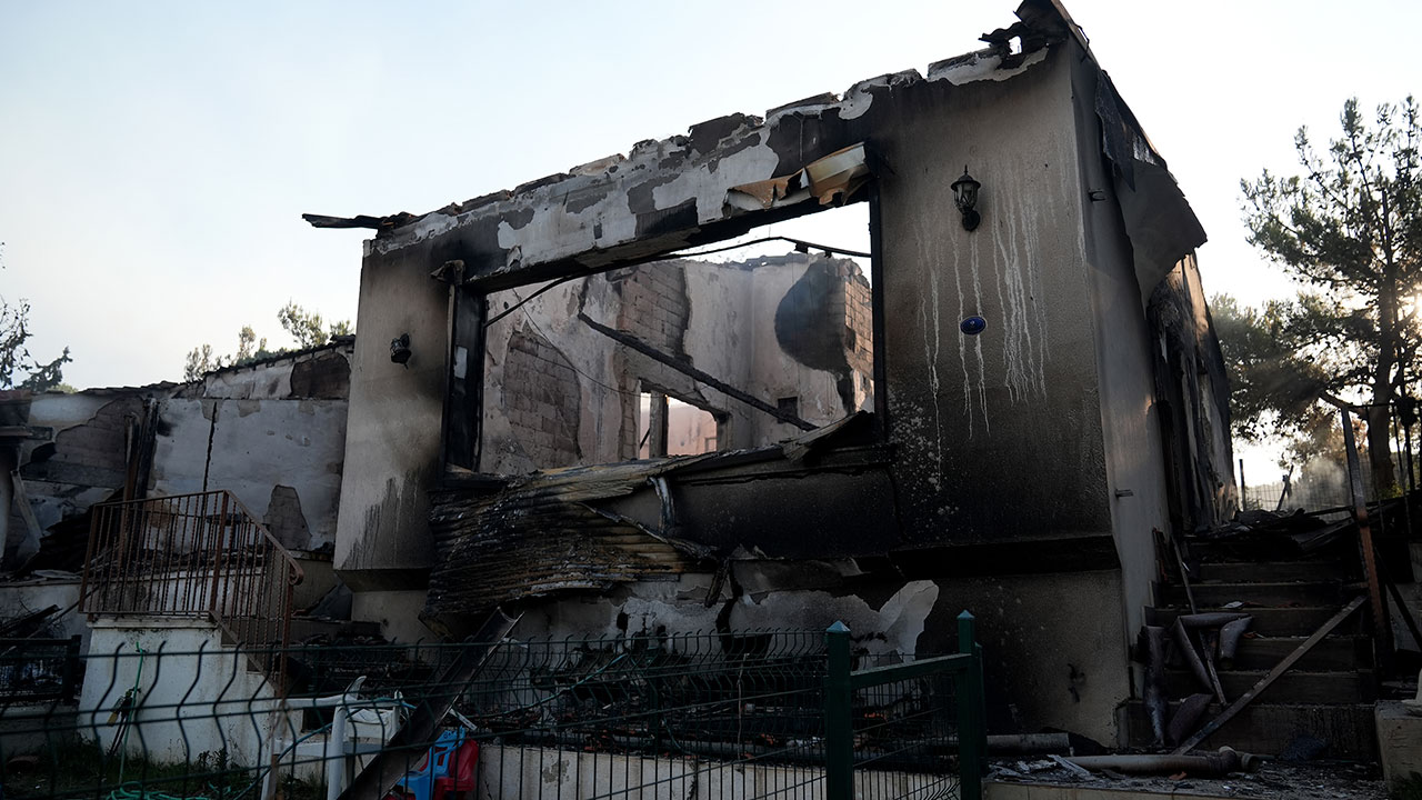 Foto - İzmir'deki orman yangını evlere sıçradı! Bölge tahliye ediliyor... Feci görüntüler gün ağarınca ortaya çıktı