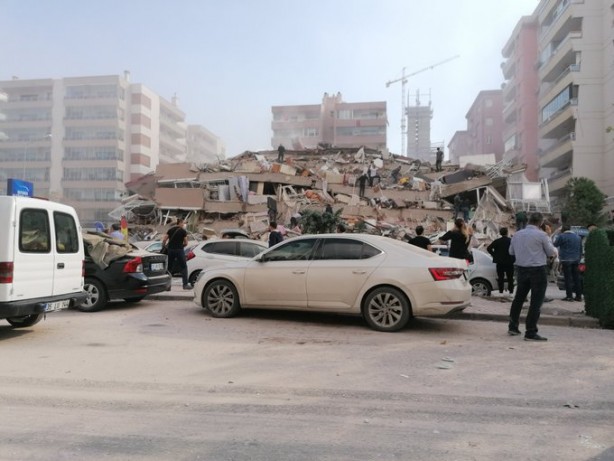 Foto - İzmir'deki şiddetli depremden ilk görüntüler