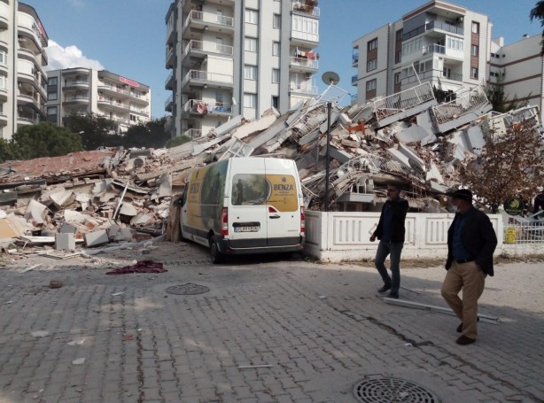 Foto - İzmir'deki şiddetli depremden ilk görüntüler