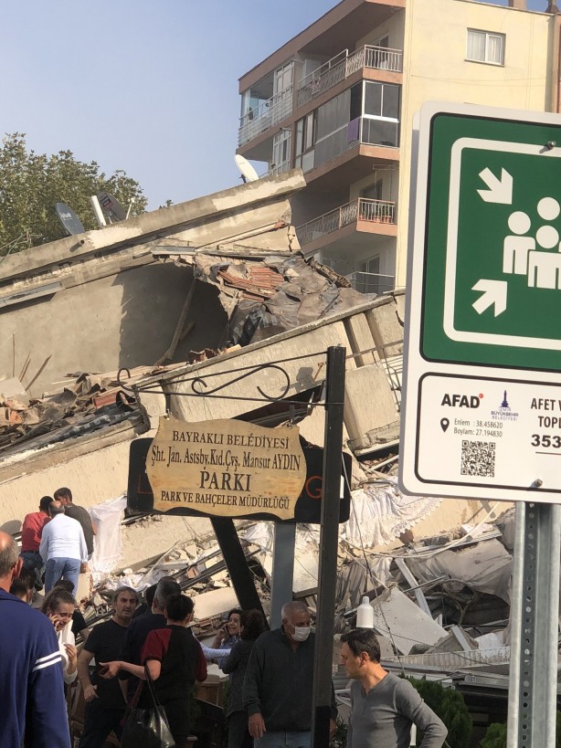 Foto - İzmir'deki şiddetli depremden ilk görüntüler