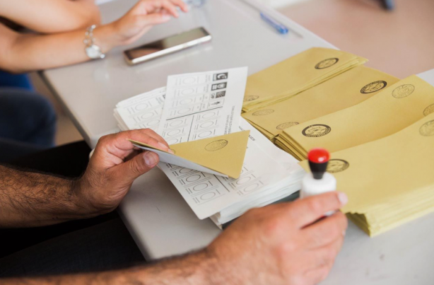 Foto - İzmir'deki son seçim anketinin sonucu açıklandı! Ünlü anketçi sonuç karşısında şaşkın: Böylesi ilk kez oluyor