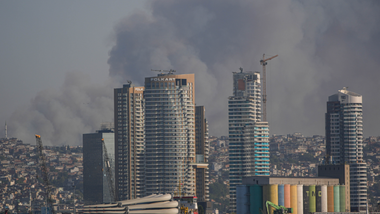 Foto - İzmir'deki yangına 4 uçak ve 6 helikopter müdahale ediyor