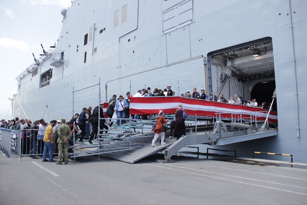 Foto - İzmir’e de bu yakışır! CHP'nin yağ kuyruğu değil TCG kuyruğu