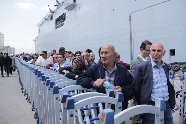 Foto - İzmir’e de bu yakışır! CHP'nin yağ kuyruğu değil TCG kuyruğu