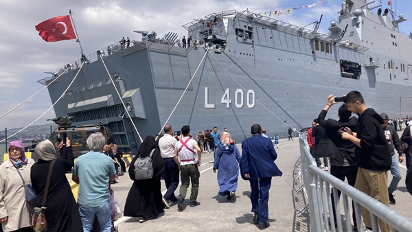 Foto - İzmir’e de bu yakışır! CHP'nin yağ kuyruğu değil TCG kuyruğu