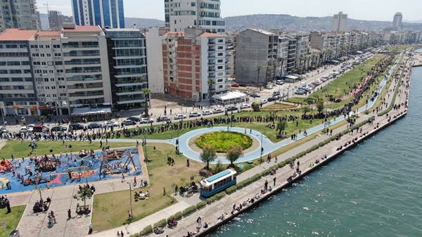 Foto - İzmir’e de bu yakışır! CHP'nin yağ kuyruğu değil TCG kuyruğu