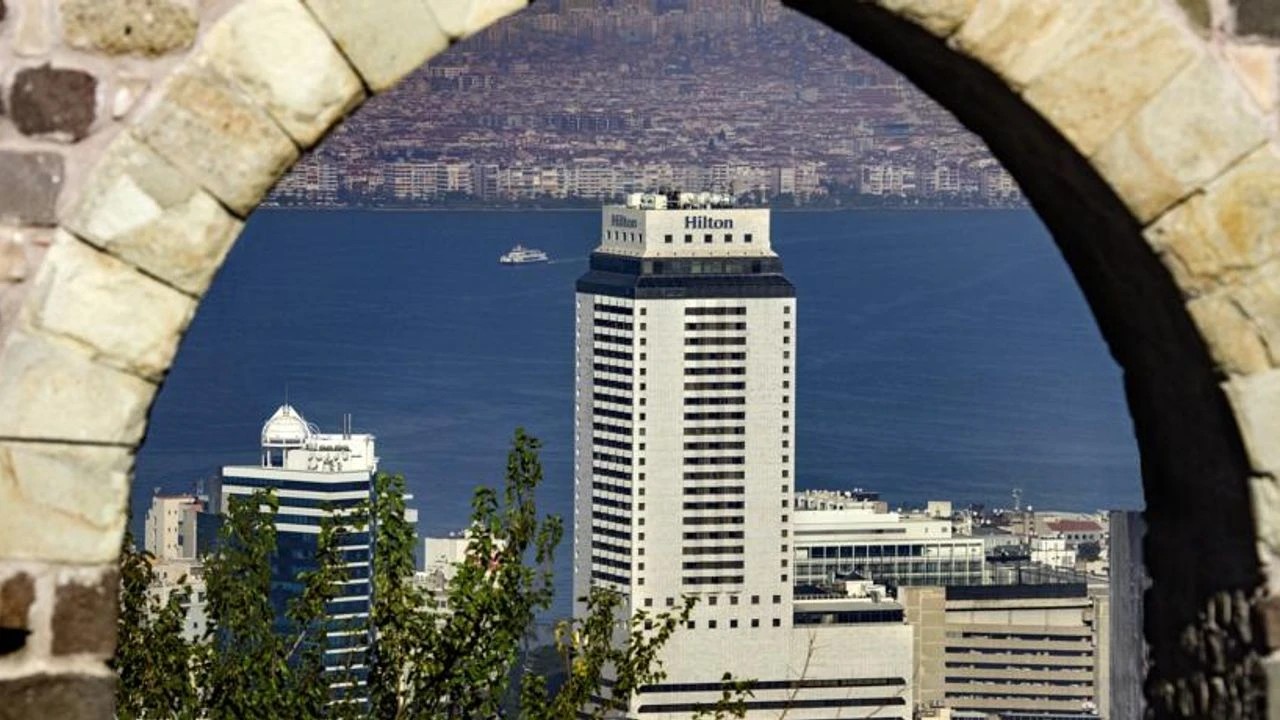Foto - İzmir'in simgesi olan otele CHP darbesi!
