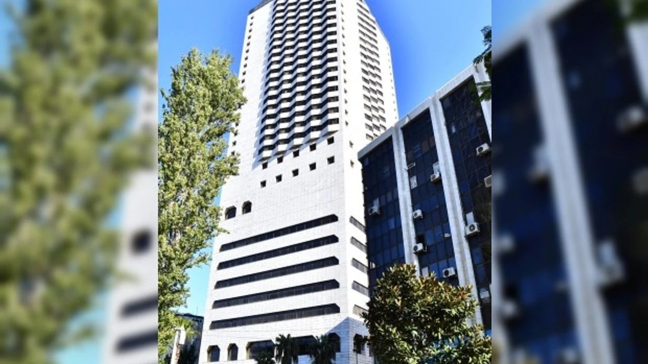 Foto - İzmir'in simgesi olan otele CHP darbesi!