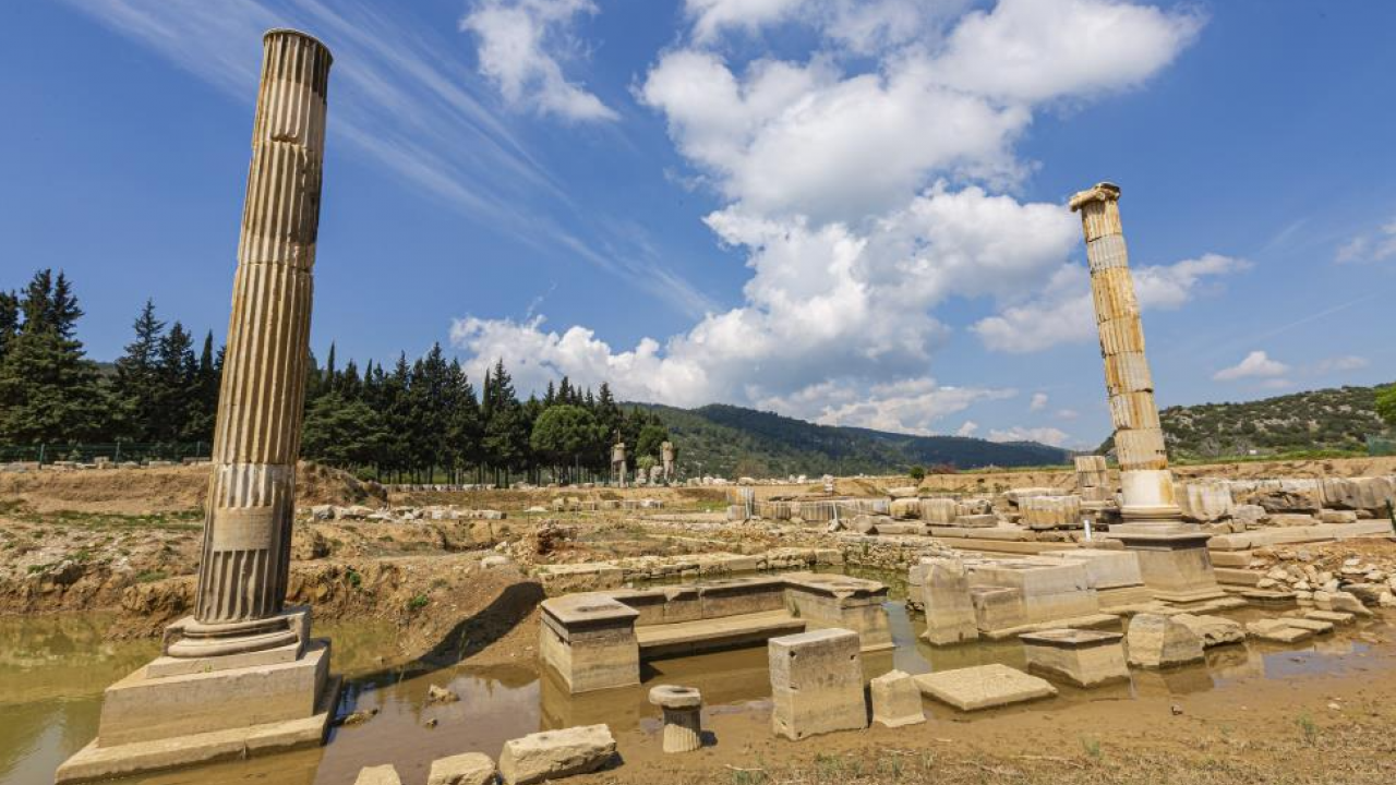 İzmir’in tarih katmanları gün ışığına çıkıyor: Smyrna’dan Klaros’a uzanan kültürel vizyon! Ege’nin mirası gelecek nesillere taşınıyor