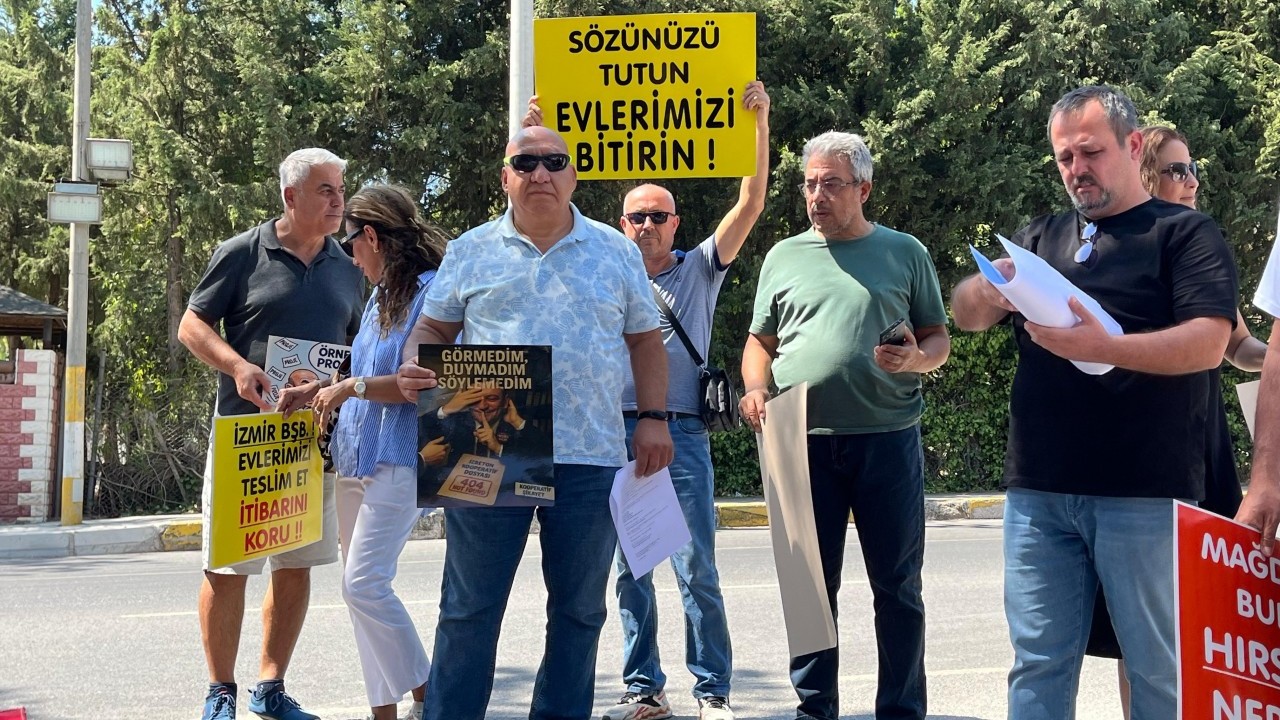 Foto - İzmirliler ufaktan uyanmaya başladı... CHP'li 'hırsızlara' karşı sokağa indiler