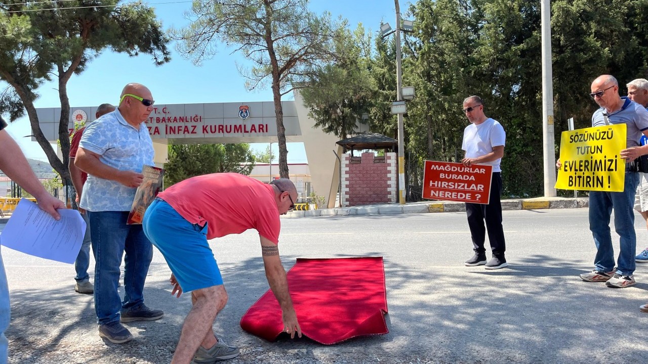 Foto - İzmirliler ufaktan uyanmaya başladı... CHP'li 'hırsızlara' karşı sokağa indiler
