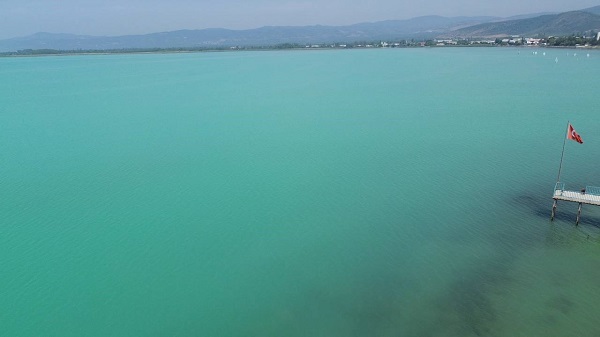 Foto - İznik Gölü'nün rengi değişti!