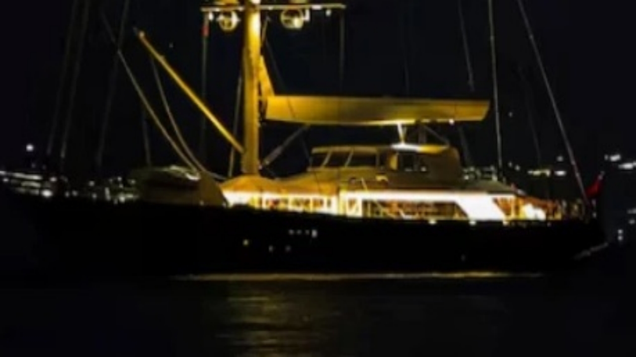 James Bond filmlerini aratmayan operasyon! Lüks yatın kasasındaki devlet sırlarını ele geçirmek için harekete geçtiler! İşin içinde o gizli servis de var