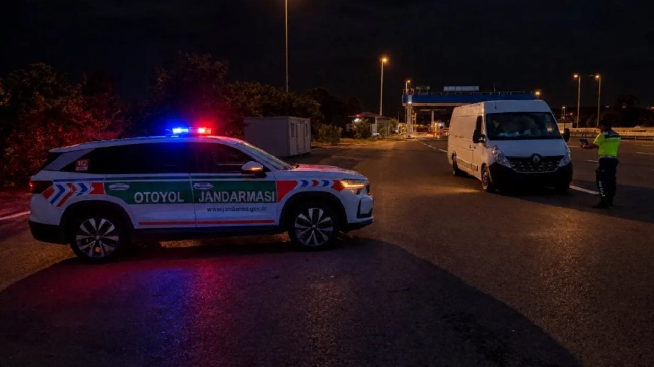 Foto - Jandarma kontrolüne takıldı: Kamyonetten çıkanlar pes dedirtti!