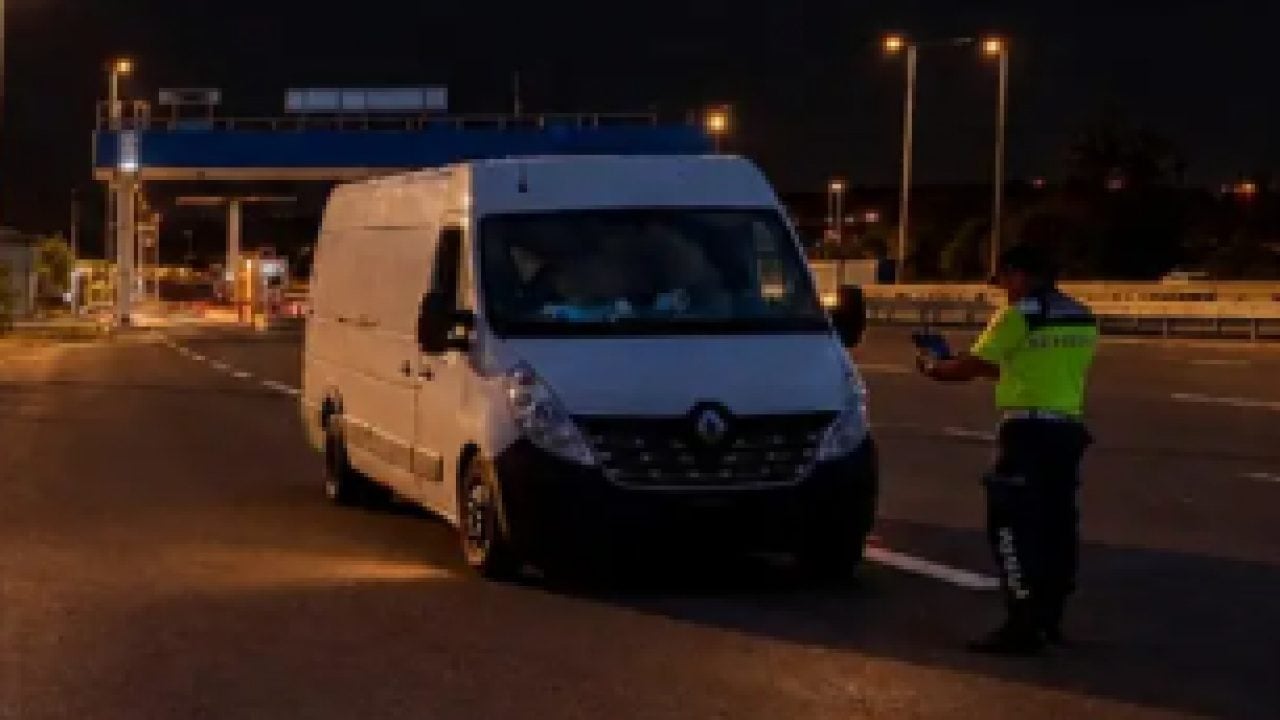Foto - Jandarma kontrolüne takıldı: Kamyonetten çıkanlar pes dedirtti!