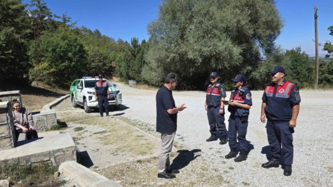Foto - Jandarma ekipleri dikkatle koruyor! Bu bitkiyi izinsiz koparmanın cezası dudak uçuklattı