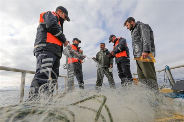 Foto - Jandarma, kuşlar için göl üzerinde bekçilik yapıyor