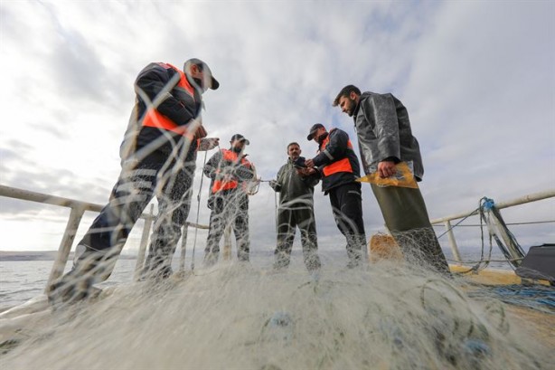 Foto - Jandarma, kuşlar için göl üzerinde bekçilik yapıyor
