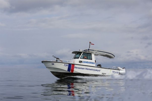 Foto - Jandarma, kuşlar için göl üzerinde bekçilik yapıyor