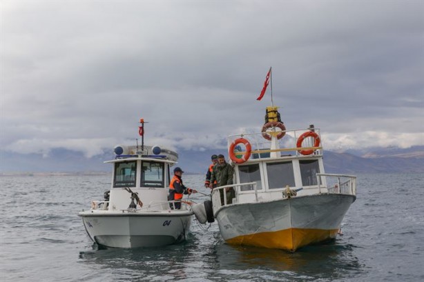 Foto - Jandarma, kuşlar için göl üzerinde bekçilik yapıyor