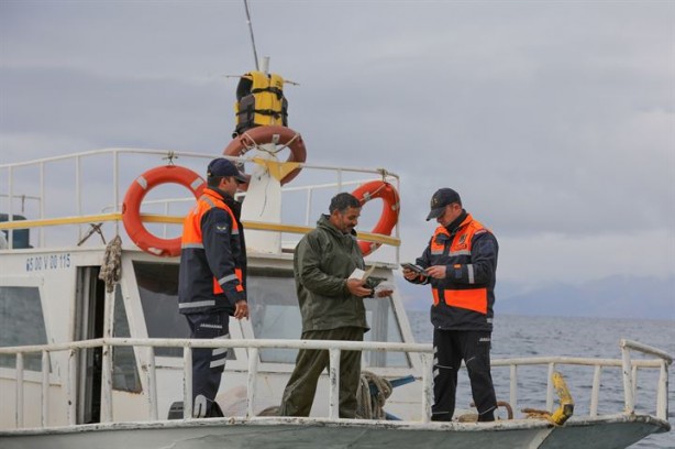 Foto - Jandarma, kuşlar için göl üzerinde bekçilik yapıyor
