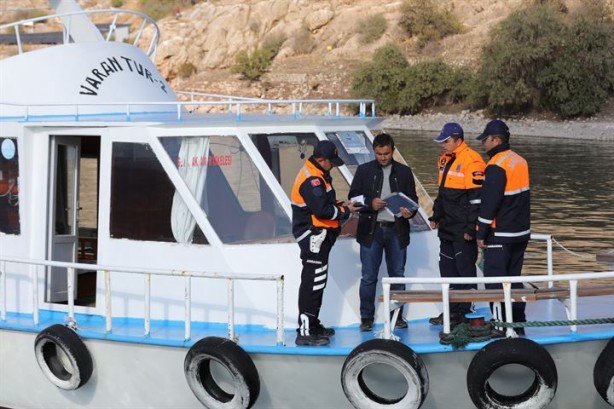 Foto - Jandarma, kuşlar için göl üzerinde bekçilik yapıyor