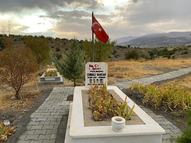 Foto - Jandarma, şehit polisin mezarını yeniledi