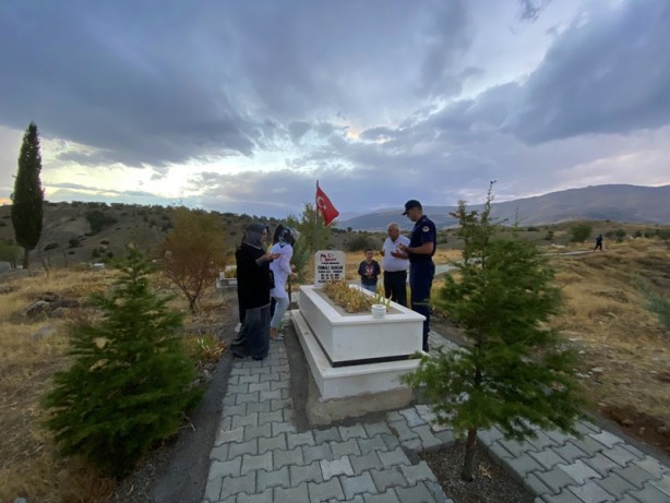 Foto - Jandarma, şehit polisin mezarını yeniledi