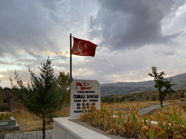 Foto - Jandarma, şehit polisin mezarını yeniledi