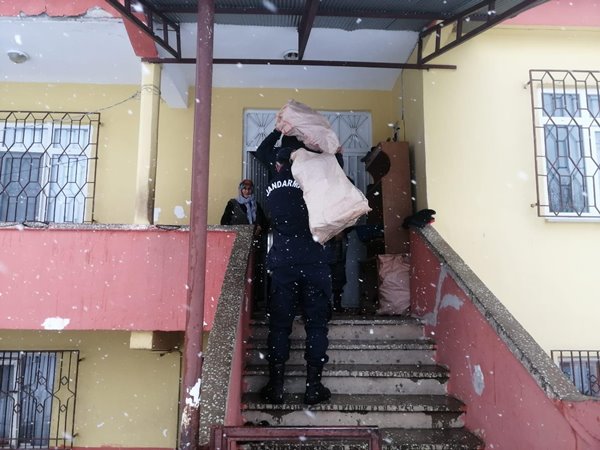 Foto - Jandarma'dan örnek davranış