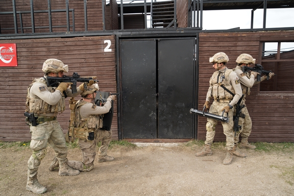 Foto - Jandarmaya "Gövde Destekli Kalkan Taşıma Sistemi" teslimatı